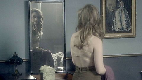 Pic: Victoria Pedretti in The Haunting of Bly Manor (2020)