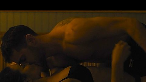 Pic: Sabrina Ouazani in Break (2018)