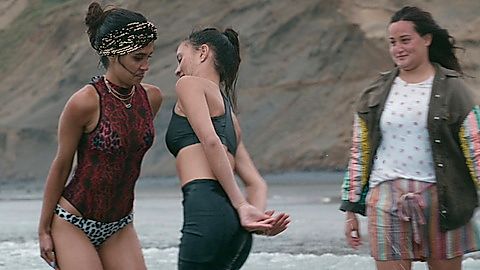 Pic: Sophia Taylor Ali in The Wilds (2020)