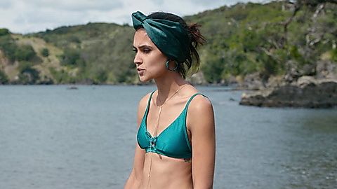 Pic: Sophia Taylor Ali in The Wilds (2020)