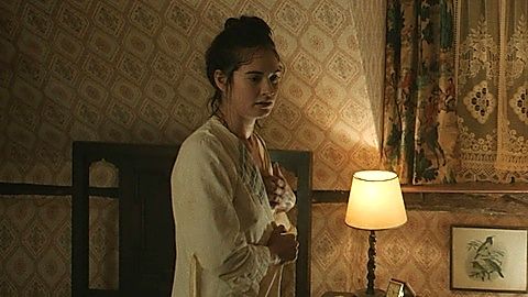 Pic: Lily James in The Dig (2021)