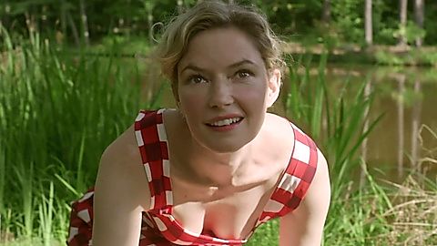 Pic: Amalia Culp in Giants Being Lonely (2019)