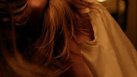 Pic: Amanda Seyfried in Things Heard & Seen (2021)