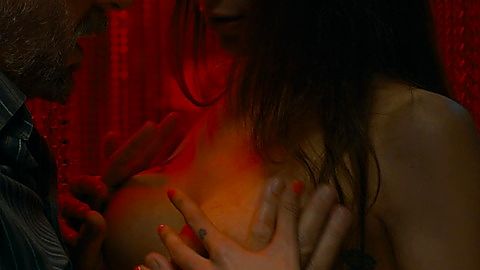 Pic: Aysha Daraaui in The Innocent (2021)