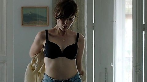 Pic: Itsaso Arana in The August Virgin (2019)