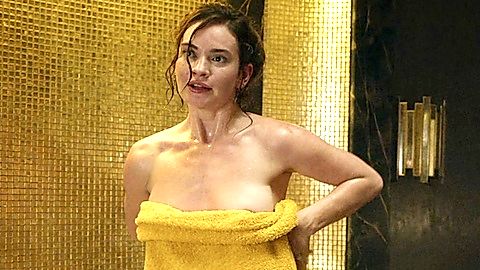 Pic: Lily James in The Pursuit of Love (2021)