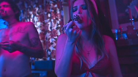 Pic: Bella Thorne in Habit (2021)