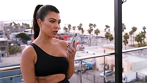 Pic: Kourtney Kardashian in He's All That (2021)