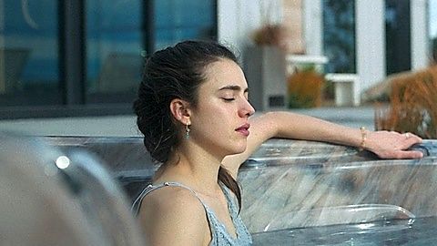 Pic: Margaret Qualley in Maid (2021)