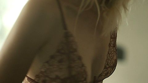 Pic: Natasha Esca in Luis Miguel: The Series (2018)