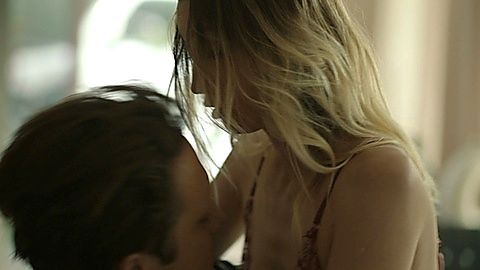 Pic: Natasha Esca in Luis Miguel: The Series (2018)