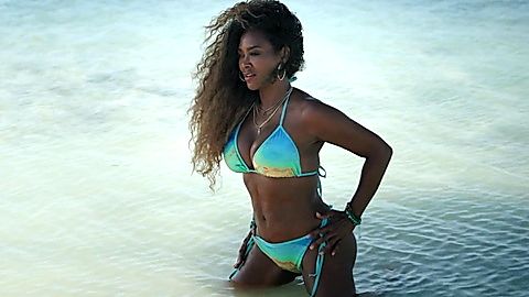 Pic: Kenya Moore in The Real Housewives Ultimate Girls Trip (2021)