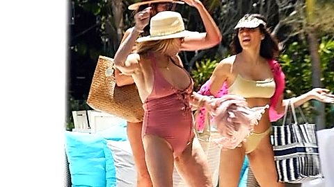 Pic: Ramona Singer in The Real Housewives Ultimate Girls Trip (2021)