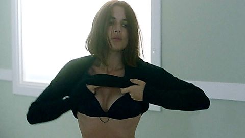 Pic: Adriana Ugarte in Parot (2021)