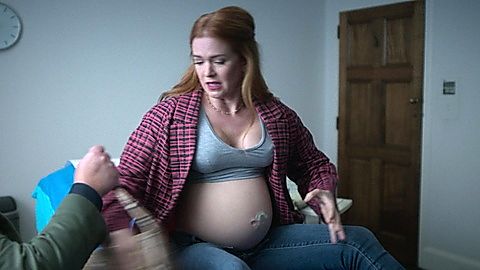 Pic: Isla Fisher in Wolf Like Me (2022)