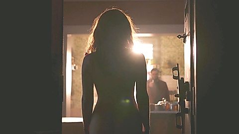 Pic: Isla Fisher in Wolf Like Me (2022)
