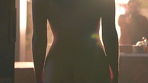 Pic: Isla Fisher in Wolf Like Me (2022)