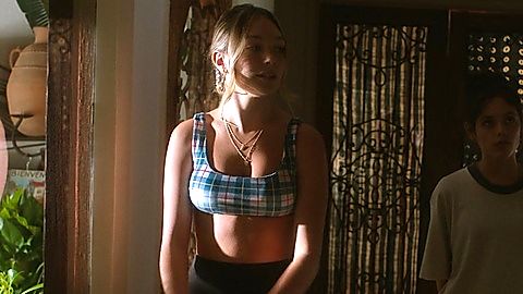 Pic: Maddie Ziegler in The Fallout (2022)