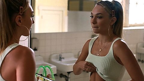 Pic: Maddie Ziegler in The Fallout (2022)