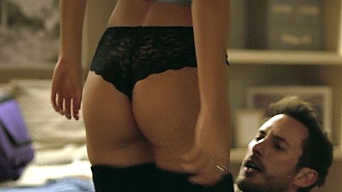 Pic: Paulina Vega in How to Survive Being Single (2020)