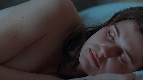 Pic: Alison Oliver in Conversations with Friends (2022)