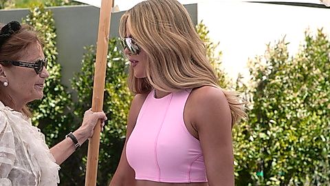 Pic: Khloe Kardashian in The Kardashians (2022)
