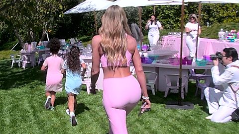 Pic: Khloe Kardashian in The Kardashians (2022)