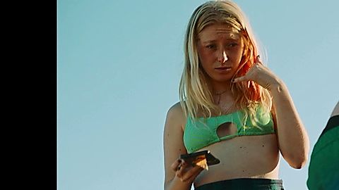 Pic: Malva Vela in How to Screw It All Up (Cómo mandarlo todo a la mierda) (2022)
