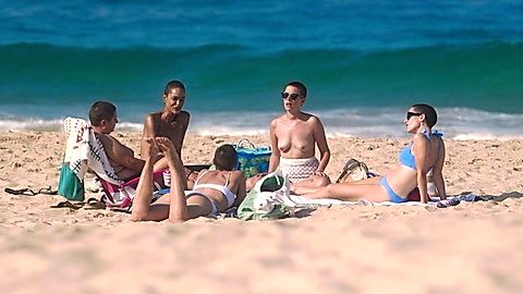 Pic: Maria Rodríguez Soto in The Girls at the Back (2022)