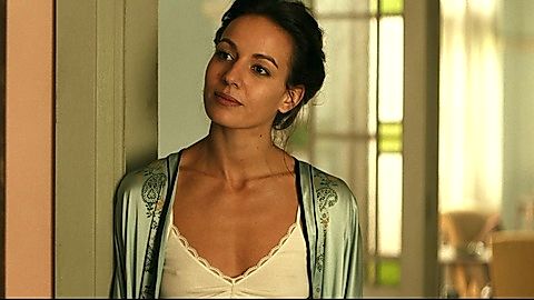 Pic: Antonia Desplat in Shantaram (2022)