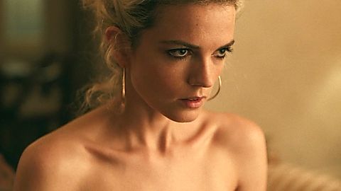 Pic: Elektra Jansson-Kilbey in Shantaram (2022)