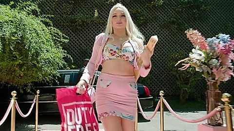 Pic: Kim Petras in Los Espookys (2019)