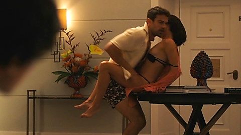 Pic: Aubrey Plaza in The White Lotus (2021)
