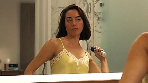 Pic: Aubrey Plaza in The White Lotus (2021)