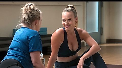 Pic: Gracie Dzienny in The Sex Lives of College Girls (2021)