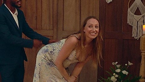 Pic: Anna Konkle in The Drop (2022)