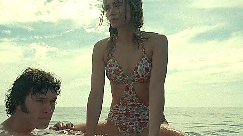 Pic: Suki Waterhouse in Daisy Jones & the Six (2023)