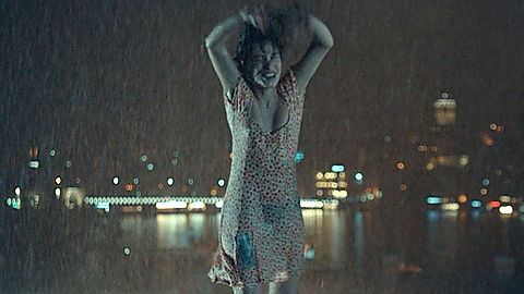 Pic: Neslihan Atagül in Oh Belinda (2023)