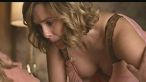 Pic: Elizabeth Olsen in Love & Death (2023)
