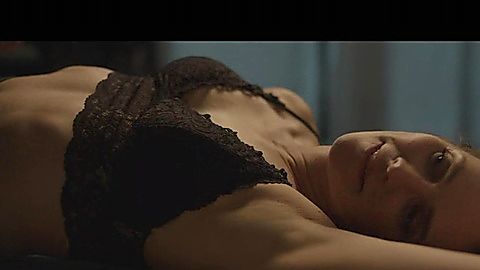 Pic: Bracha van Doesburgh in Faithfully Yours (2022)