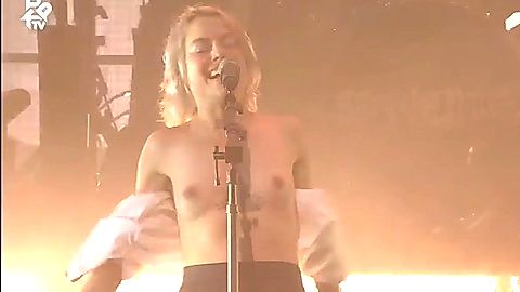 Pic: Phoebe Bridgers in Salt In The Wound (Live at Pukkelpop) (2023)