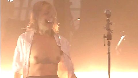 Pic: Phoebe Bridgers in Salt In The Wound (Live at Pukkelpop) (2023)