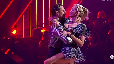 Pic: Mira Sorvino in Dancing with the Stars (2005)