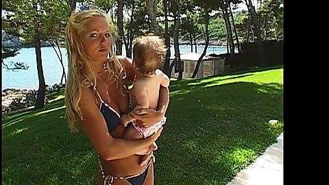 Pic: Geri Halliwell in Robbie Williams (2023)