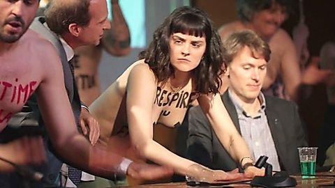 Pic: Noémie Merlant in A Difficult Year (2023)