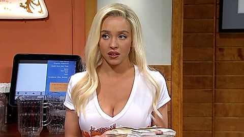 Pic: Sydney Sweeney in Saturday Night Live (1975)