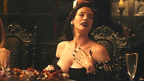 Pic: Stephanie Corneliussen in The Invitation (2022)