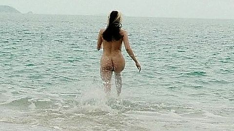 Pic: Ánxela Ríos in Stroking an Animal (2023)