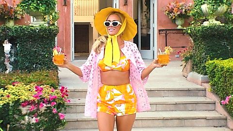 Pic: Kristen Wiig in Palm Royale (2024)