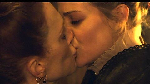Pic: Niamh Algar in Mary & George (2024)